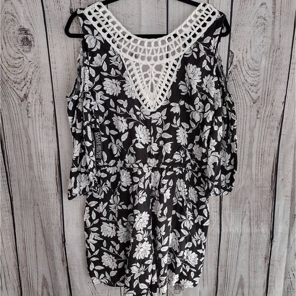 New York & Co. | Black & White Floral Cold Shoulder Crochet-Back Romper - Picture 7 of 11